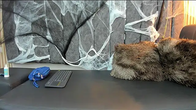 Snapshot of Rowan_Mills chatting on October 29, 8:55 pm Rowan Mills online show from October 29, 8:55 pm