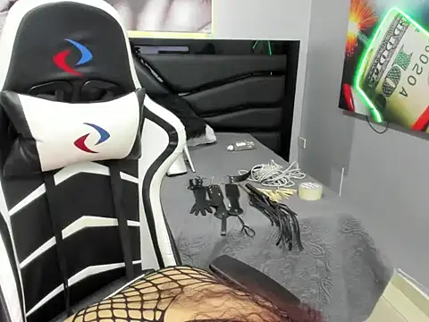 Snapshot of Sara_Bdsm_ chatting on October 13, 3:58 pm Sara Bdsm online show from October 13, 3:58 pm