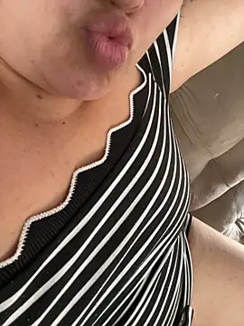 bruna438 online show from December 3, 12:18 pm