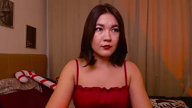 Halle Berrry online show from December 18, 2:11 pm