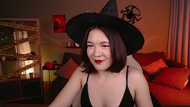 Halle Berrry online show from October 29, 2:20 pm