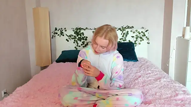 Pink Lila18 online show from September 10, 8:25 am