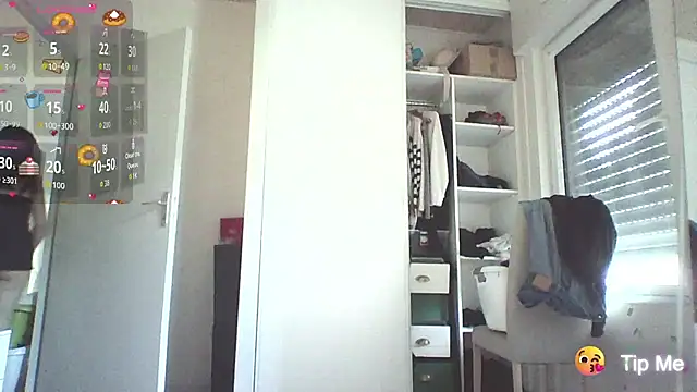 Snapshot of CornetDeGlace chatting on September 22, 11:52 am CornetDeGlace online show from September 22, 11:52 am