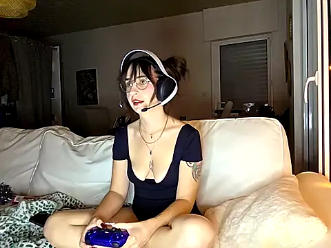 Snapshot of CornetDeGlace chatting on October 7, 9:19 pm CornetDeGlace online show from October 7, 9:19 pm