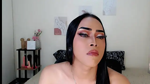 Snapshot of Lessandra_Lust chatting on October 3, 7:02 am Lessandra Lust online show from October 3, 7:02 am