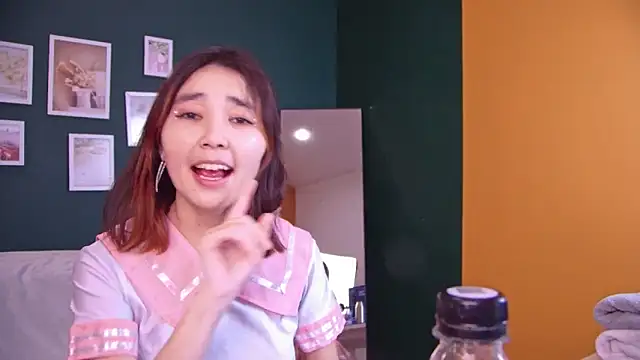 Snapshot of Sara__lu chatting on September 21, 1:43 pm Sara lu online show from September 21, 1:43 pm