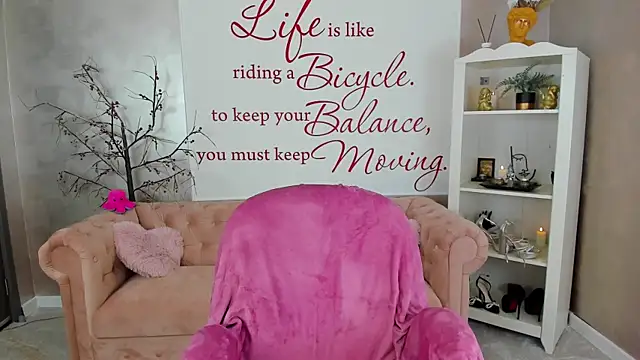 ReynaTheVixen online show from October 25, 4:58 pm