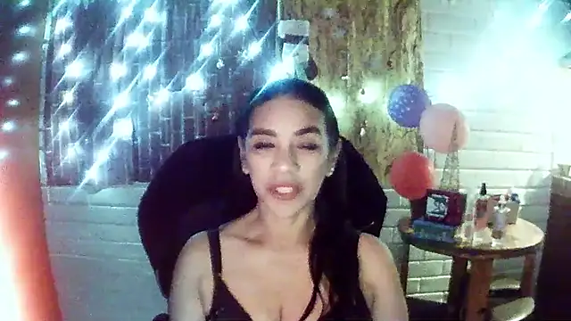 MiiaVelasquez online show from December 14, 5:13 am