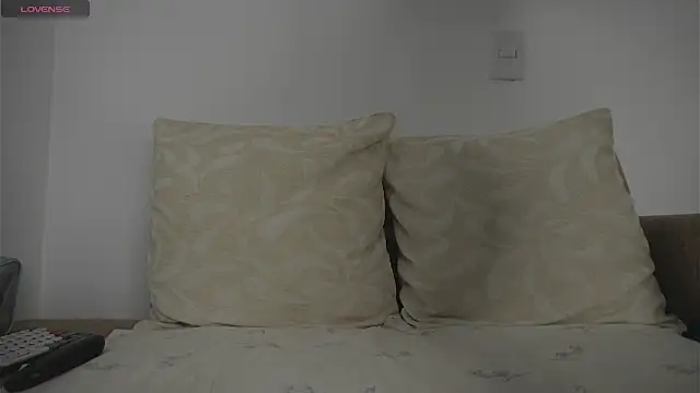 Roxybeautyy online show from March 31, 9:15 pm