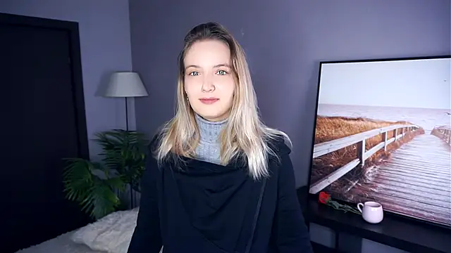 HongTomczak online show from September 12, 7:18 am