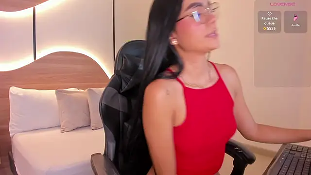 emily tolson online show from November 27, 7:06 pm