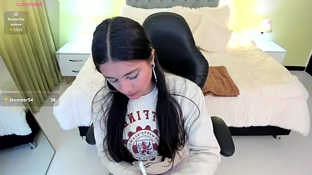 Snapshot of Camille_Olsen_ chatting on October 18, 12:19 pm Camille Olsen online show from October 18, 12:19 pm