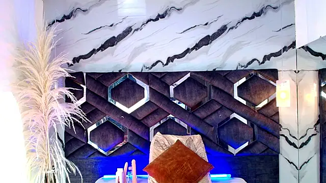 Zoe-Johnson  online show from November 23, 10:44 pm