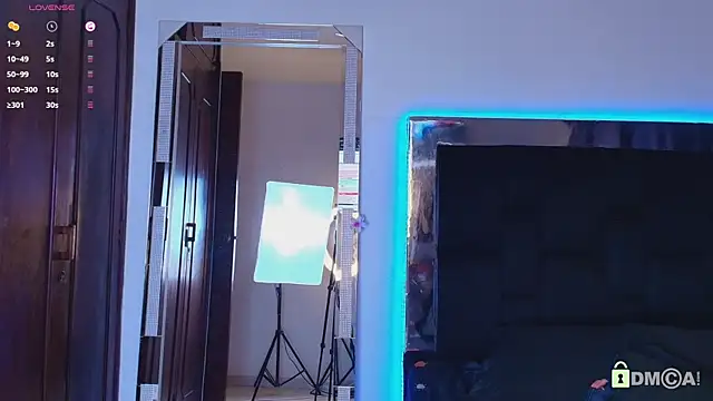 madisonwalkeeer online show from April 8, 8:33 pm