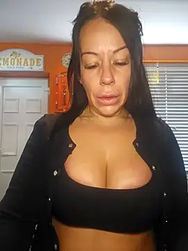 Filthymaddymilfy25 online show from April 16, 8:14 am