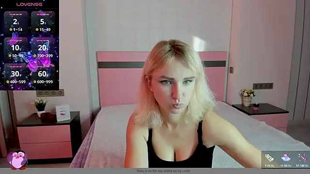 Snapshot of MeryMidnight chatting on September 19, 5:39 am MeryMidnight online show from September 19, 5:39 am