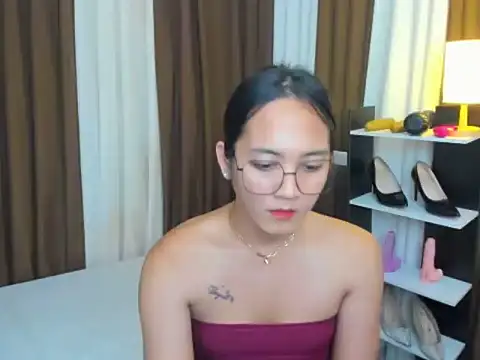 Snapshot of URHottestAngel chatting on September 21, 5:39 am URHottestAngel online show from September 21, 5:39 am