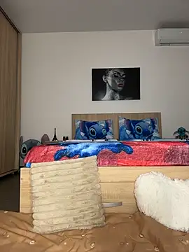 Roxanne Skye online show from October 23, 7:42 pm