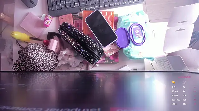 ela petit online show from October 30, 9:38 pm