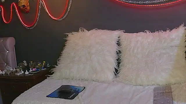 MeganBrown4 online show from February 11, 2:40 pm