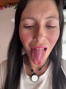 Mia salinass online show from November 20, 6:09 pm