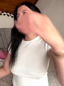 Mia salinass online show from September 12, 7:10 pm