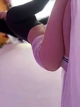 Mia salinass online show from September 30, 5:40 pm