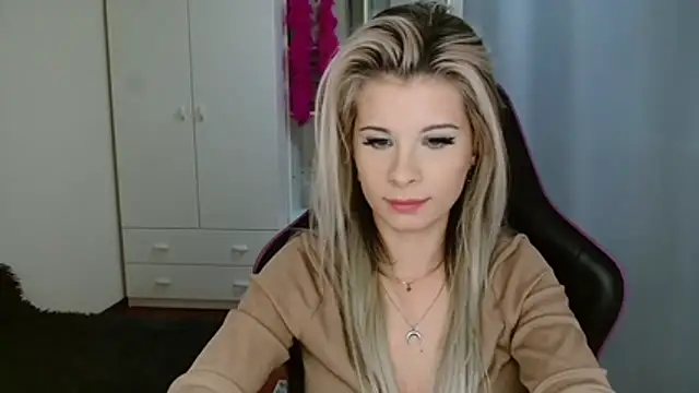 KristineGlow online show from October 29, 3:58 pm