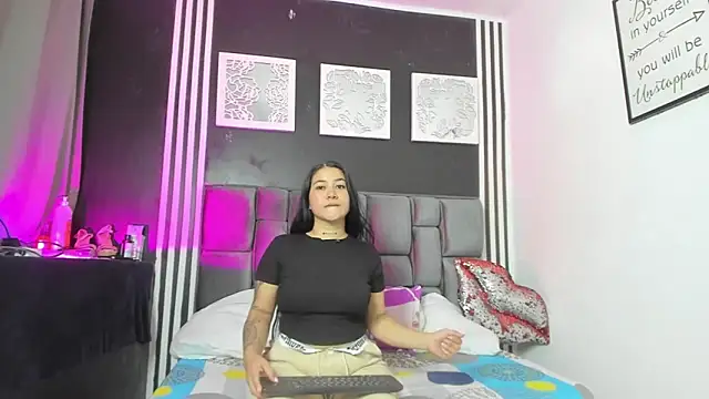 Hornycouple Hot online show from November 1, 7:40 pm