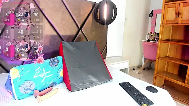 PenelopeGuzman   online show from March 12, 11:07 pm