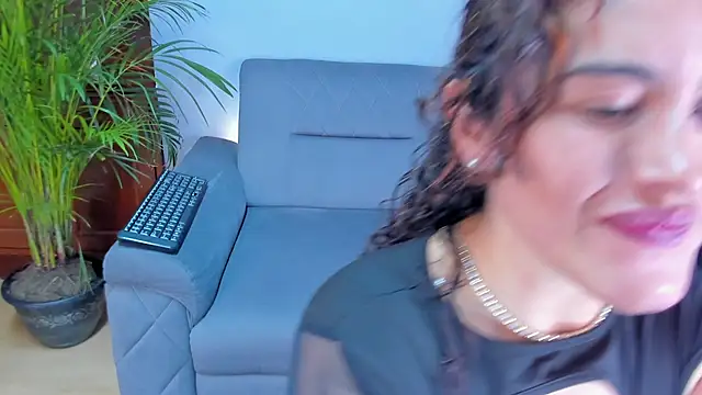 MeridaFox  online show from September 26, 5:43 pm