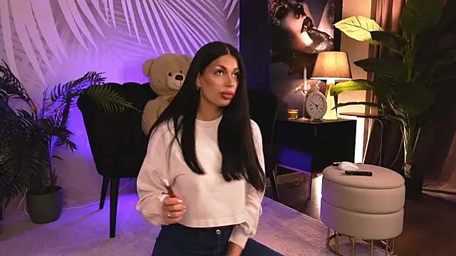 EvaRhea online show from February 18, 4:33 am