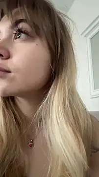 LunaMillie online show from December 17, 6:06 am