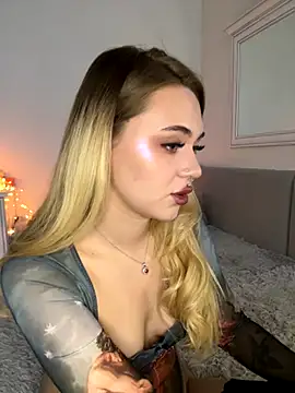 Snapshot of LunaMillie chatting on October 5, 2:55 pm LunaMillie online show from October 5, 2:55 pm