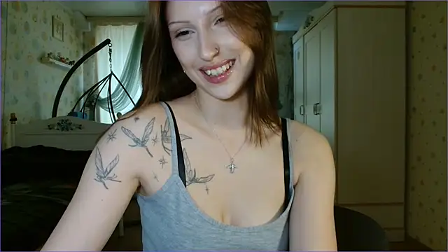 RuxaShade online show from March 26, 1:02 pm