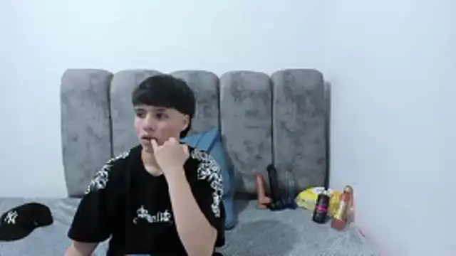 Bruno Cruzz online show from March 25, 3:23 am