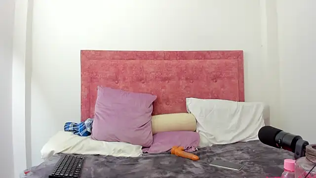 Vaiolet Miller online show from November 12, 1:09 pm