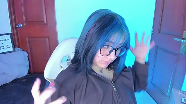 sophiievv online show from February 4, 8:01 pm