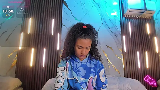 VictoriaDuart online show from April 15, 8:53 pm