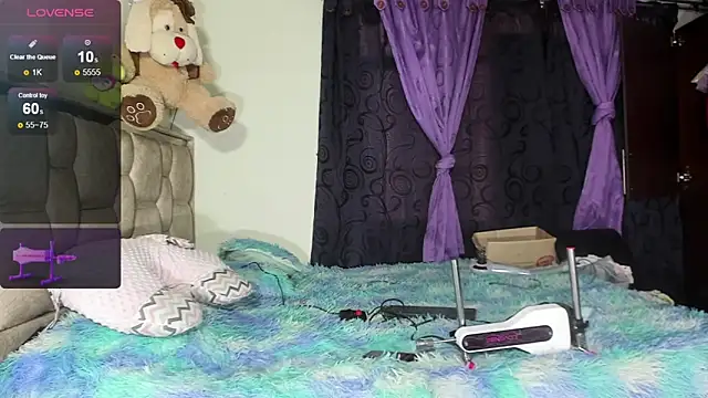 skinnyanddaphne online show from March 9, 6:55 pm