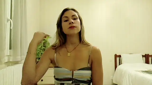 wonderalice31 online show from September 22, 7:01 pm