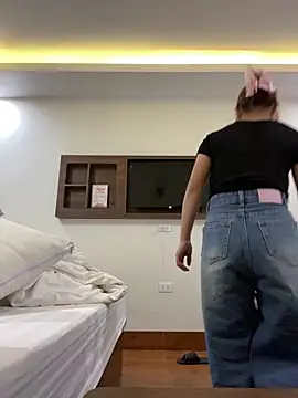 Snapshot of Mai_bb chatting on September 12, 5:19 am Mai bb online show from September 12, 5:19 am