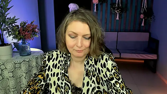 TiffanyBrauny online show from October 7, 3:05 pm