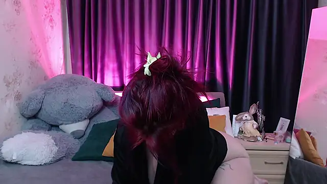 Nina Blum  online show from April 6, 6:25 am