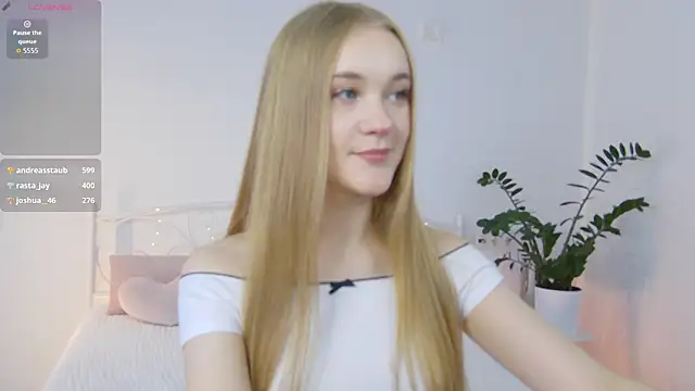 KumiKruz online show from October 8, 1:37 pm