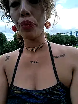 roxyrougee online show from December 16, 9:31 pm