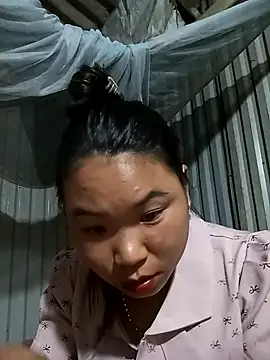 may-squirl online show from October 18, 11:35 am