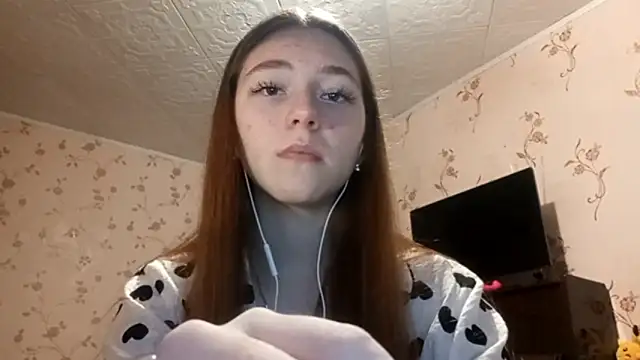 Snapshot of Sophiecuttie chatting on September 18, 1:42 pm Sophiecuttie online show from September 18, 1:42 pm