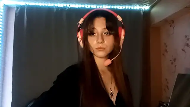 Snapshot of Sophiecuttie chatting on October 10, 4:23 pm Sophiecuttie online show from October 10, 4:23 pm