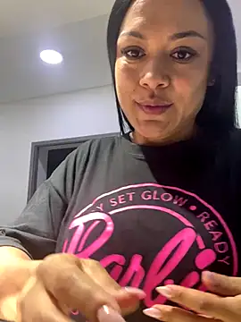 TiffanyyLam online show from October 31, 11:25 am